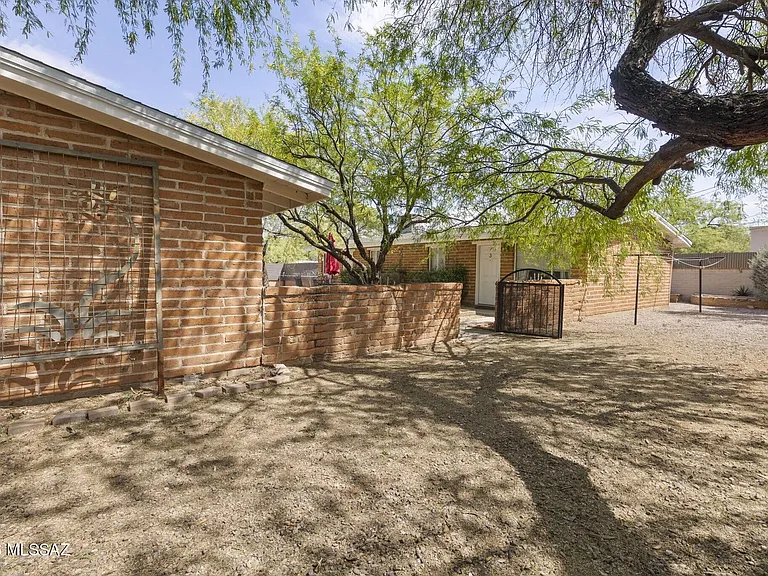 2508 E Seneca St #3 — Photo 30