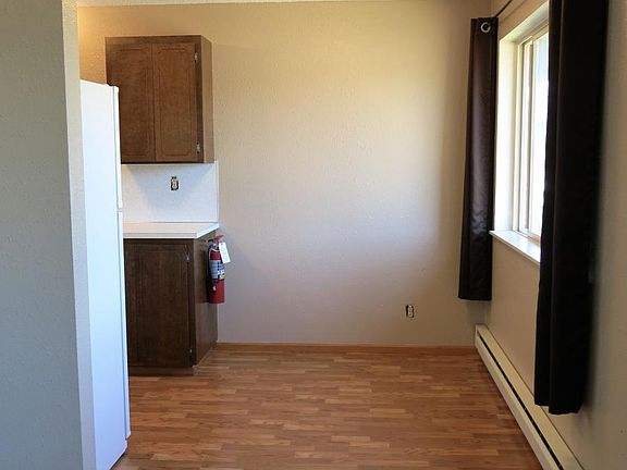 2nd image of 1521 N B St APT 6