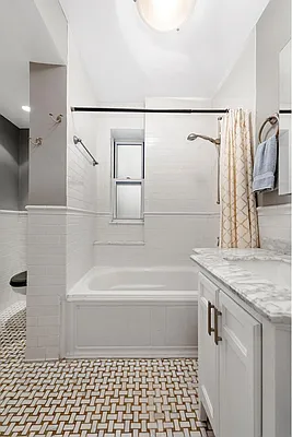 Rented by Douglas Elliman | media 16