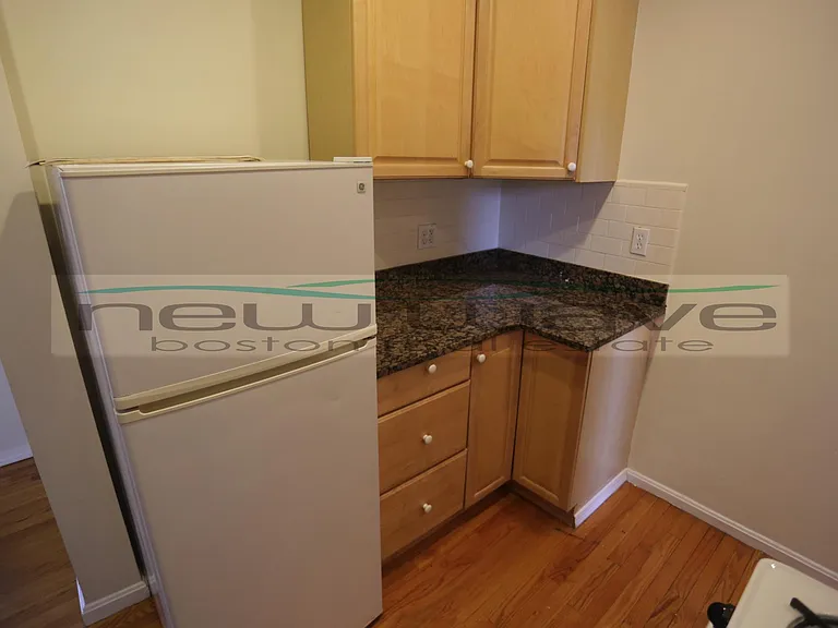 58 Queensberry St #16 — Photo 6