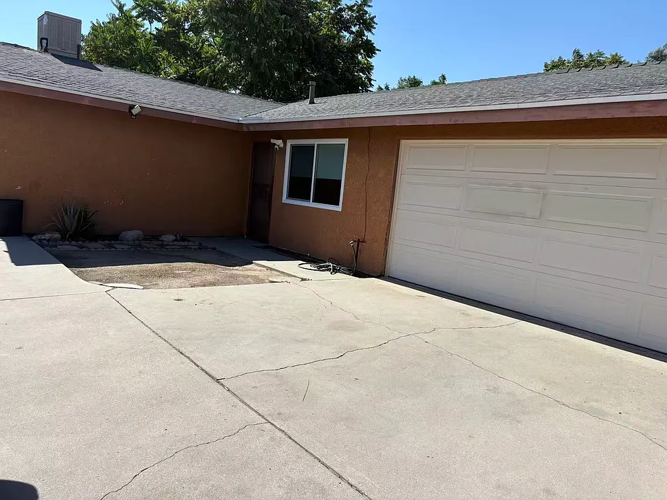 186 N Sheriff Ave