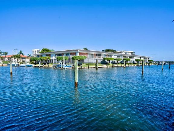 2nd image of 112 Yacht Club Dr APT 4