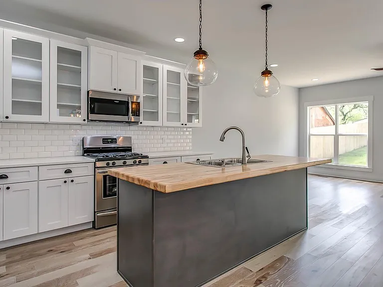 1012 Maynor Ave #D — Photo 3