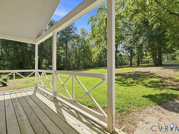3rd image of 977 Burchs Mill Rd
