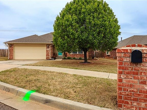 2nd image of 2405 Broadwell Oaks Dr