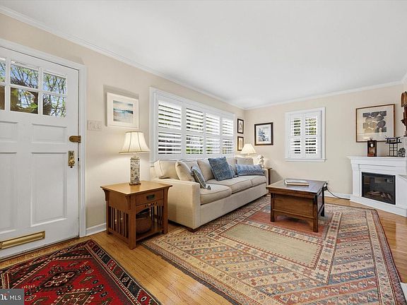 3rd image of 7818 Elm Ave