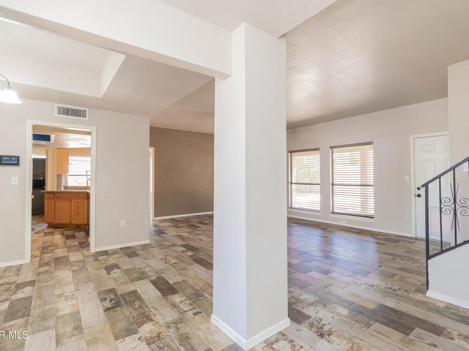 3 bed, 2.5 bath, 2014 sqft, $1,950 — Photo 3
