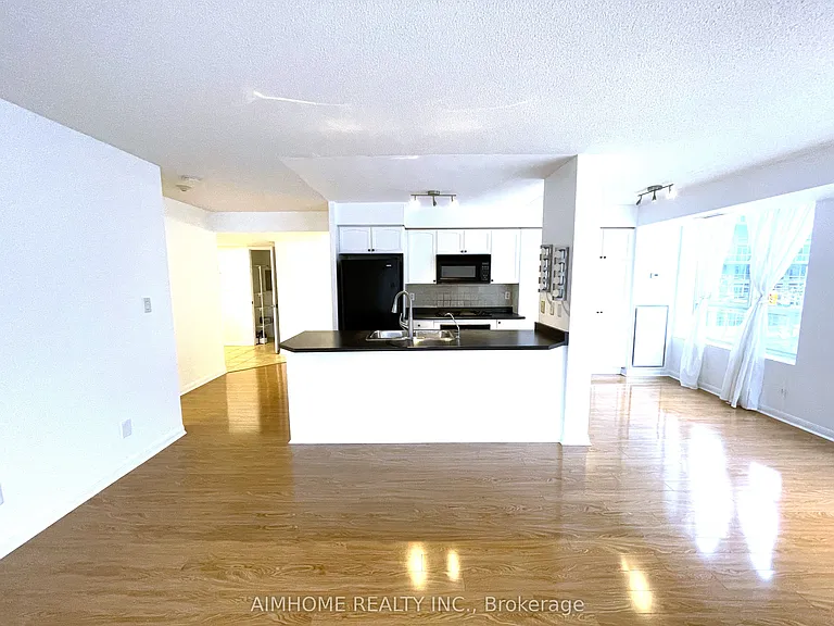 1000 King St W #317 — Photo 3