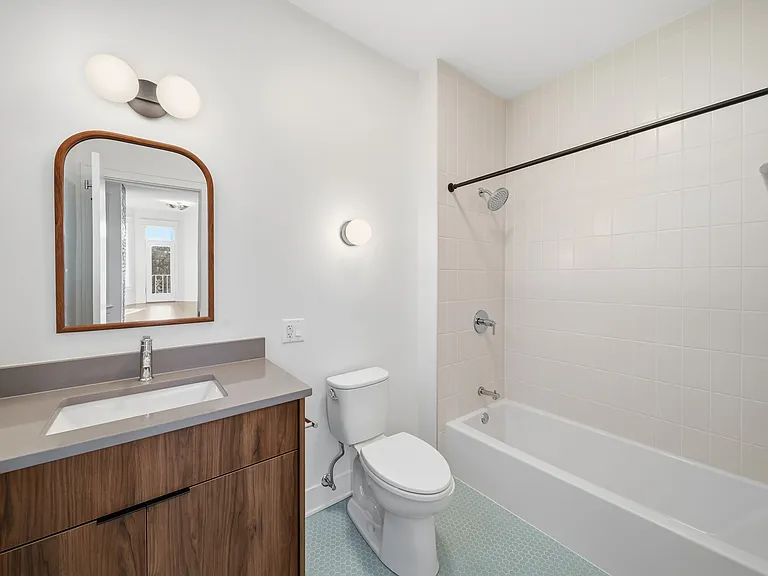 4023 N Greenview Ave #2F — Photo 11