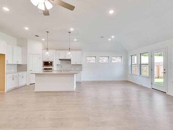 5th image of 1421 Cole Estates Dr