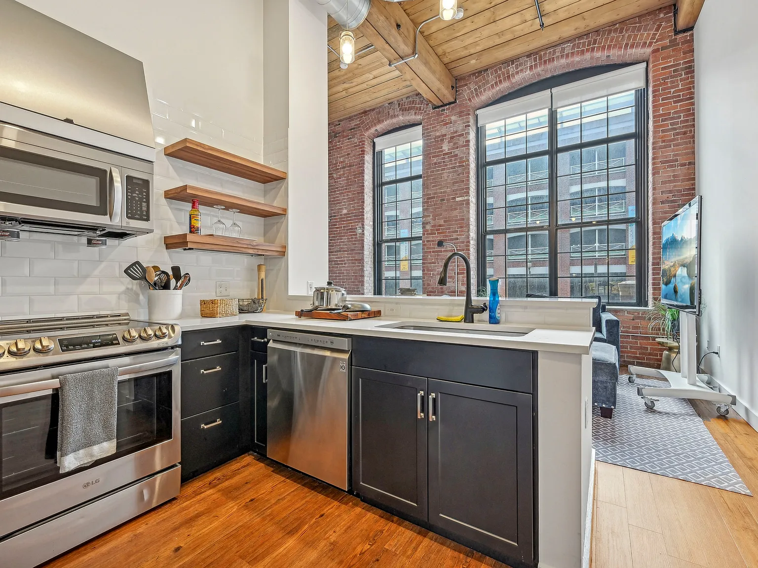 Riverwalk Apartments — Photo 2