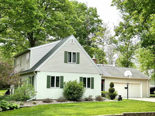 32 Sherman Court, Evansville, WI 53536