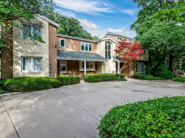 112 Brinker Rd, Barrington Hills, IL 60010