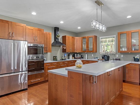 3rd image of 429 Beech Grove Rd