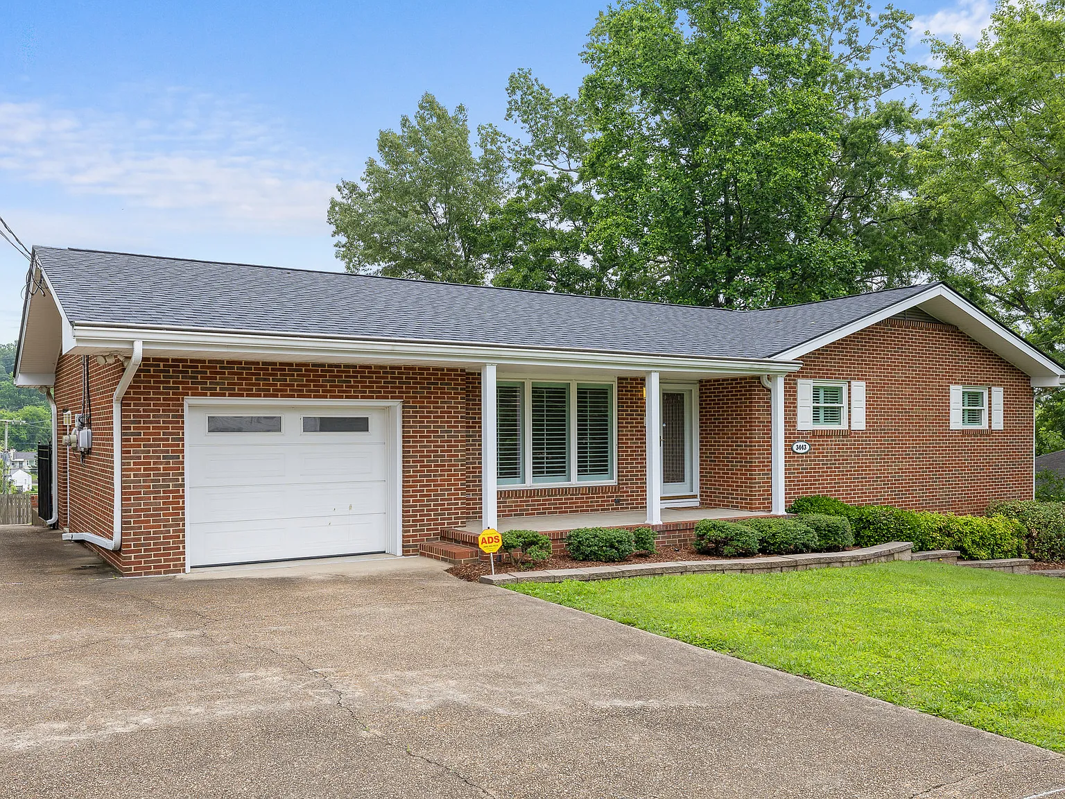 5 bed, 3000 sqft, $2,850 — Photo 2