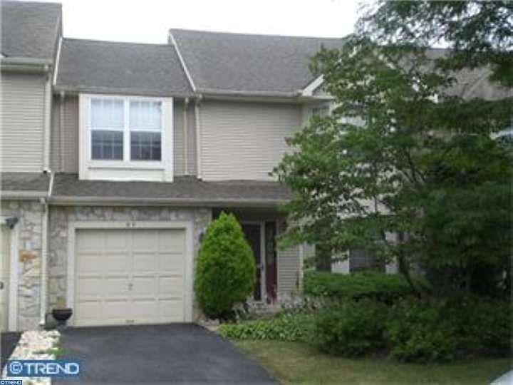 1st image of 82 Magnolia Dr