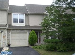 82 Magnolia Dr, Newtown, PA 18940