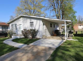 3676 Long Dr, Saint Ann, MO