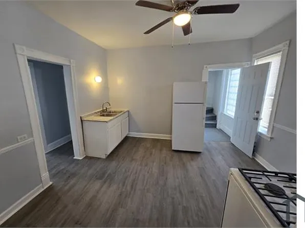 2620 W Locust St, Milwaukee, WI 53206