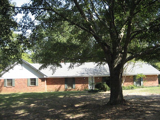 1st image of 955 Lakeside Dr