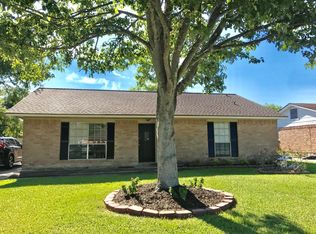 1318 Northbrook Dr, Angleton, TX 77515