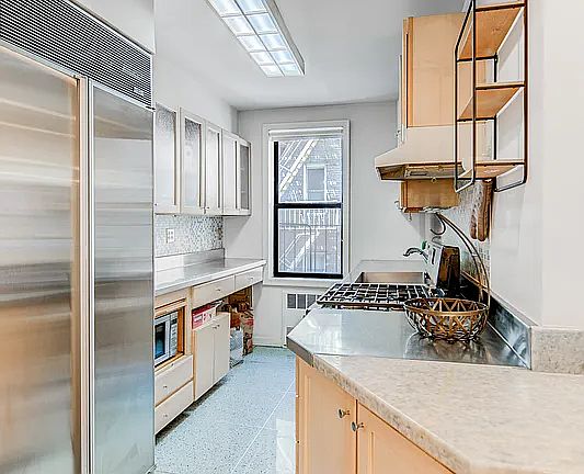 4th image of 140 7th Ave APT 4D