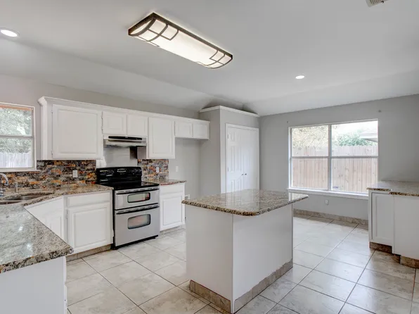 3912 Blue Pond Cir, Fort Worth, TX 76123