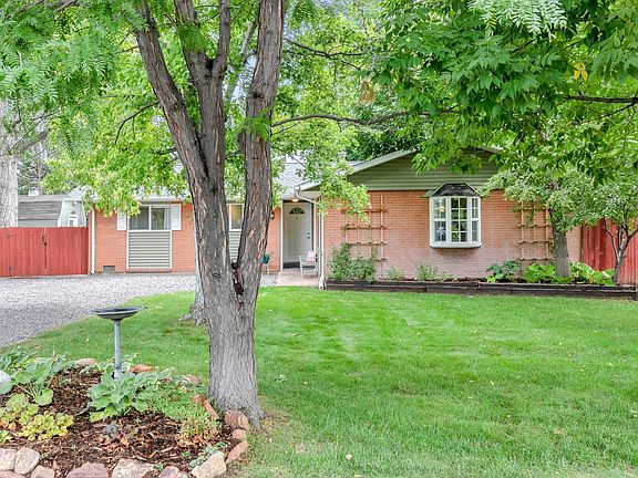 Located in Shannon Estates, about 10 mins from Boulder, 5 mins from Louisville/Lafayette, 30 mins from Denver