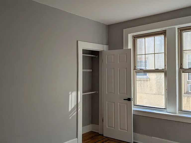 380 Bloomfield Ave #304A — Photo 2