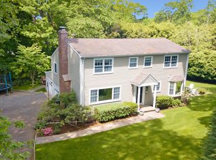 29 Coventry Ln, Riverside, CT 06878