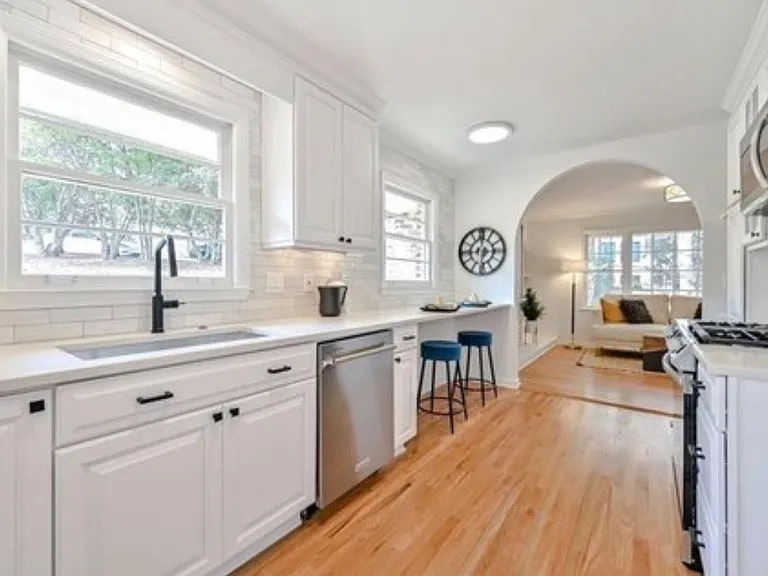 3811 Hillcrest Dr SE — Photo 8