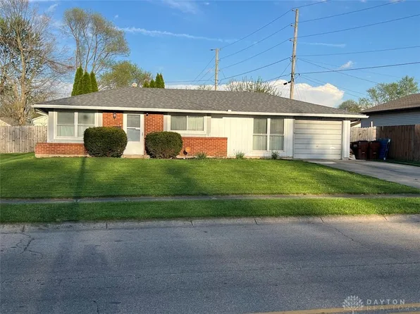 144 Stratmore St, New Carlisle, OH 45344