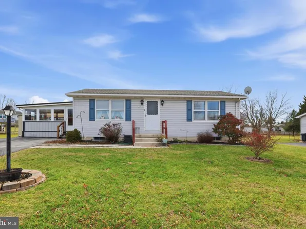 22 Spruce Ln, New Oxford, PA 17350