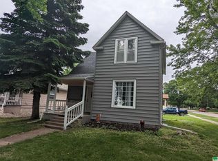 721 8th St, Sheldon, IA 51201