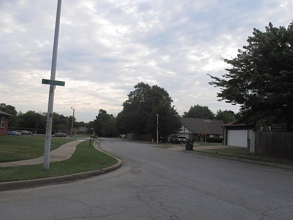 5th image of 2618 S 103rd Ave E
