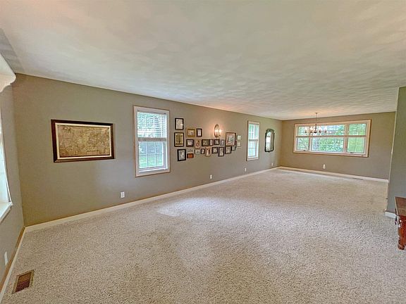 4th image of 425 Grand Oaks Ct