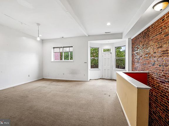 3rd image of 807 Whitelock St