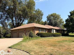 102 Sleepy Hollow Dr, Shenandoah, IA 51601