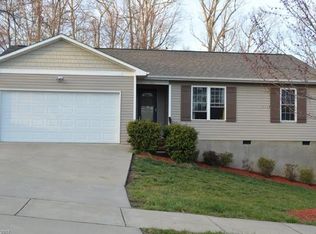 102 Tail Feather Ln, Candler, NC 28715
