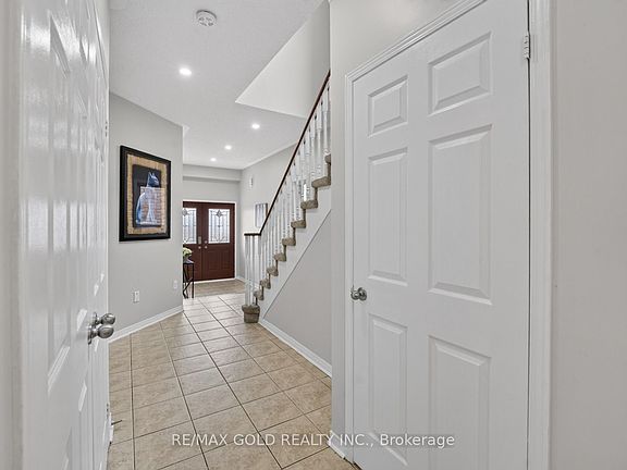 4th image of 106 Meadowlark Dr