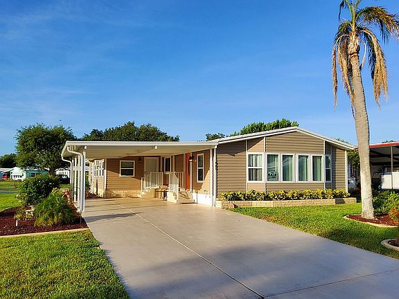 Long, spacious driveway.