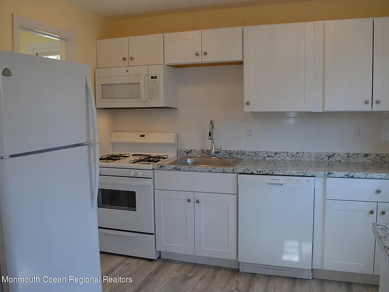186 S Park Ave — Photo 8