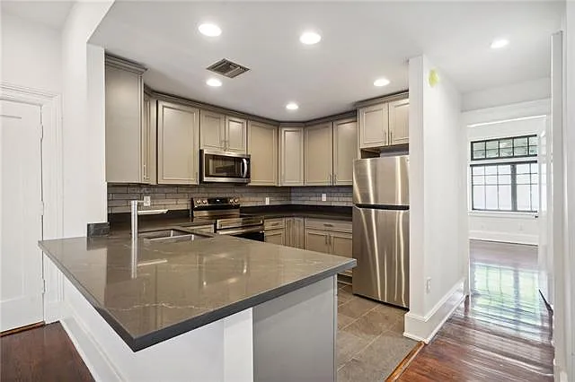 1939 S Carrollton Ave #C — Photo 8