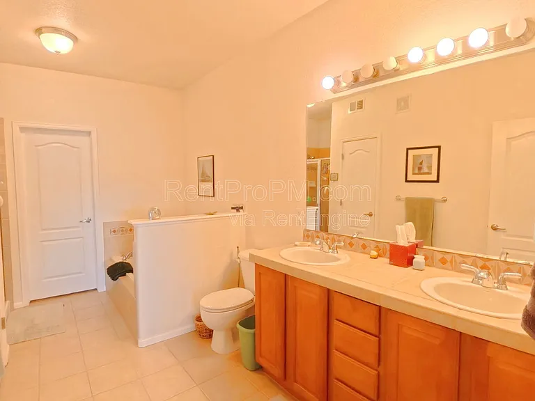 5002 Northern Lights Dr #I — Photo 17