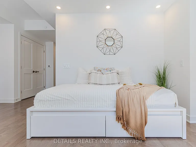 340 Queen St #1008 — Photo 15