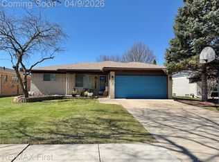 39641 Edgemont Dr, Sterling Heights, MI
