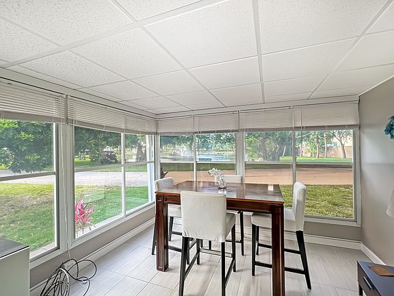 5th image of 10 Aquadilla Ct