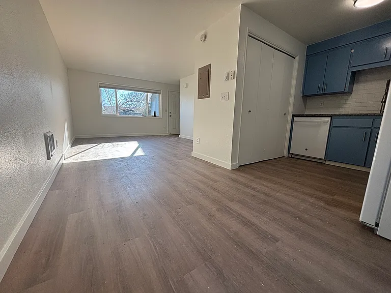 833 NW Oak Ave — Photo 4