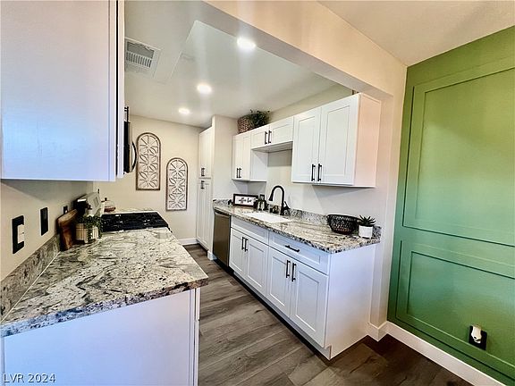 2nd image of 3422 Villa Knolls West Dr