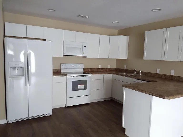 3880 Simpson Rd E — Photo 1